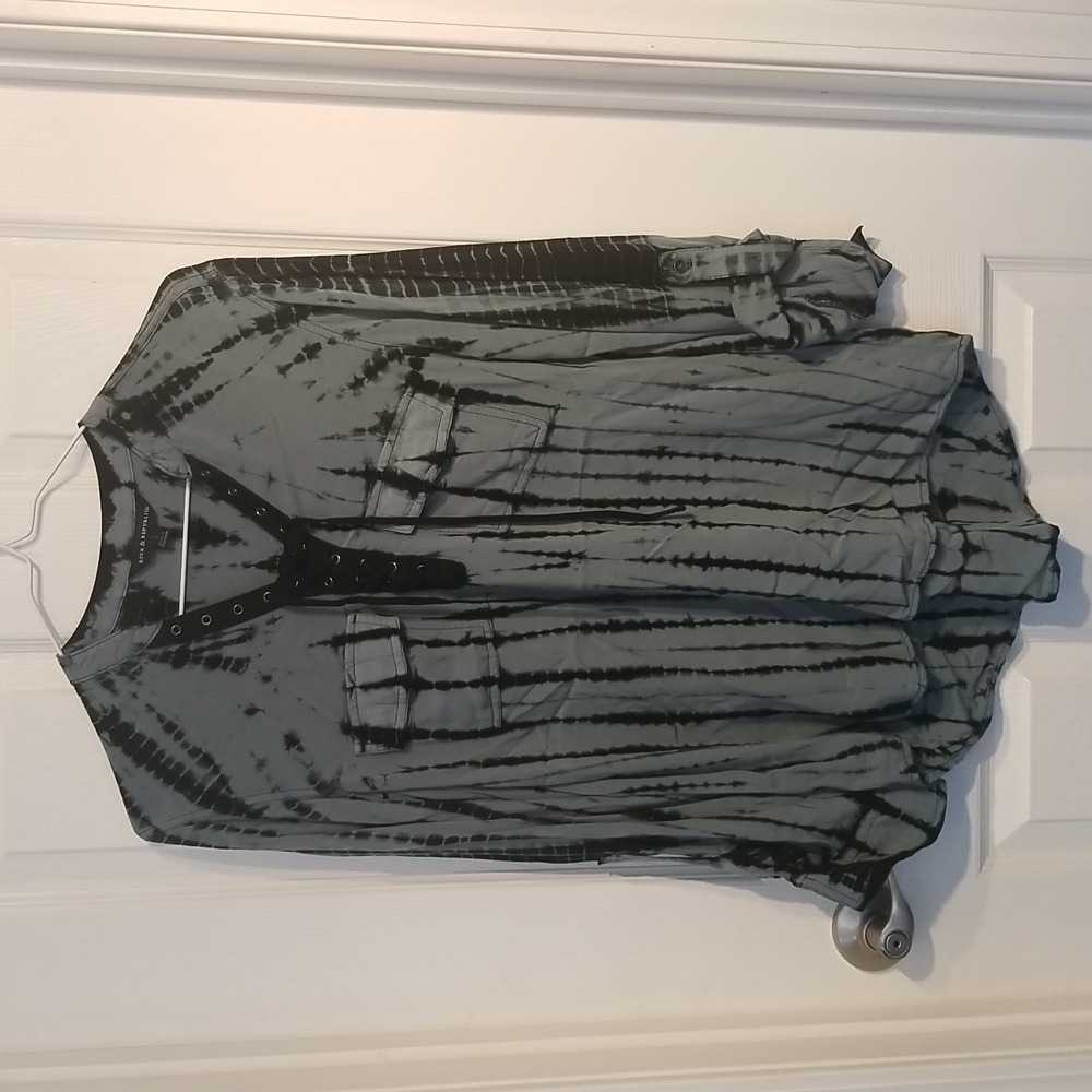 Rock & Republic Long Sleeve 100% Rayon Top. Lace up chest. Size Small